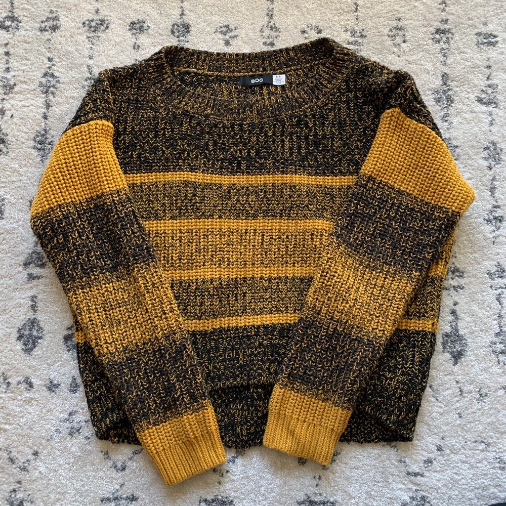 🌟FINAL SALE🌟 Cozy stripped UO sweater